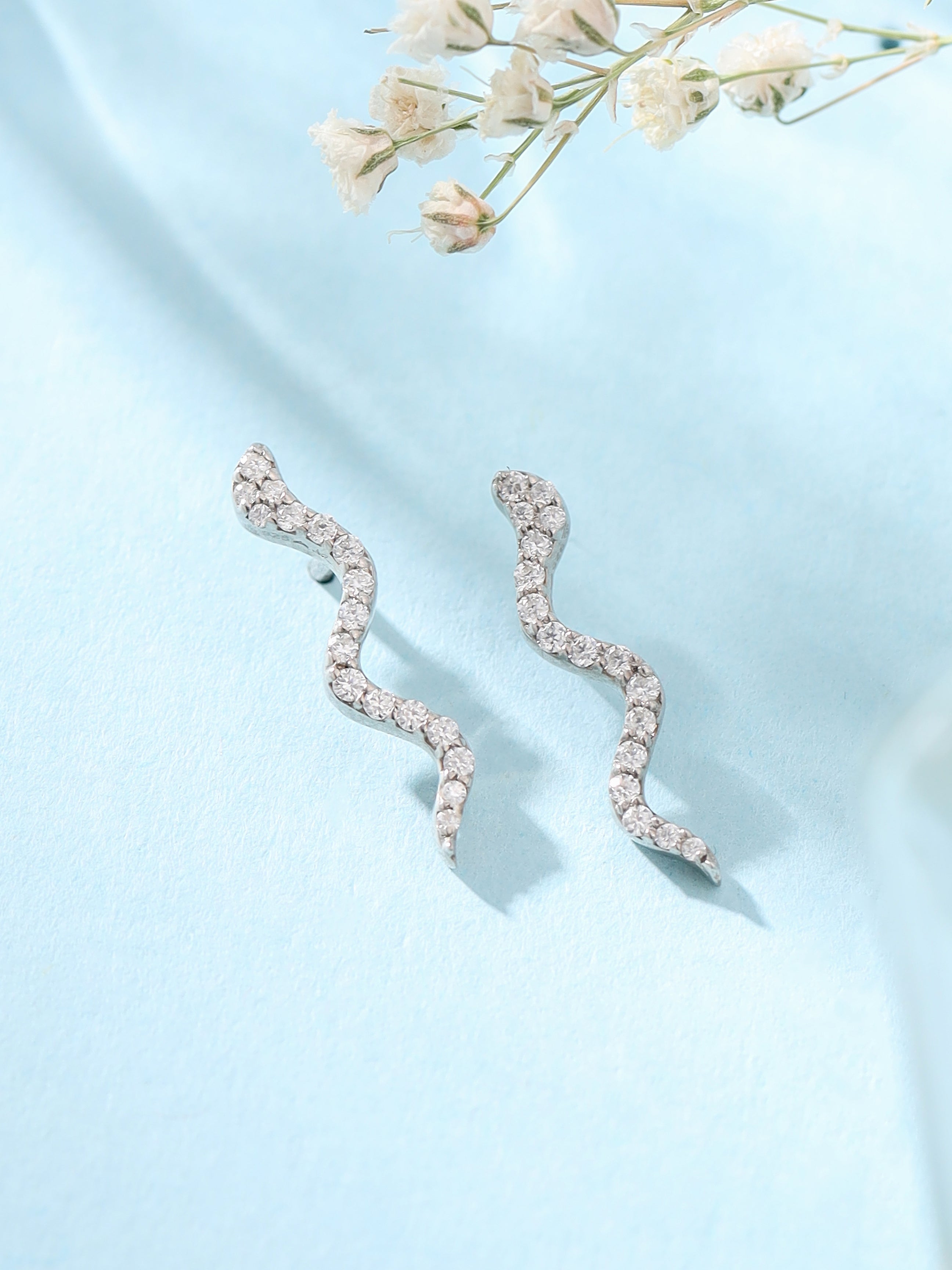 Moissanite S-Curve Stud Earrings 925 Sterling Silver