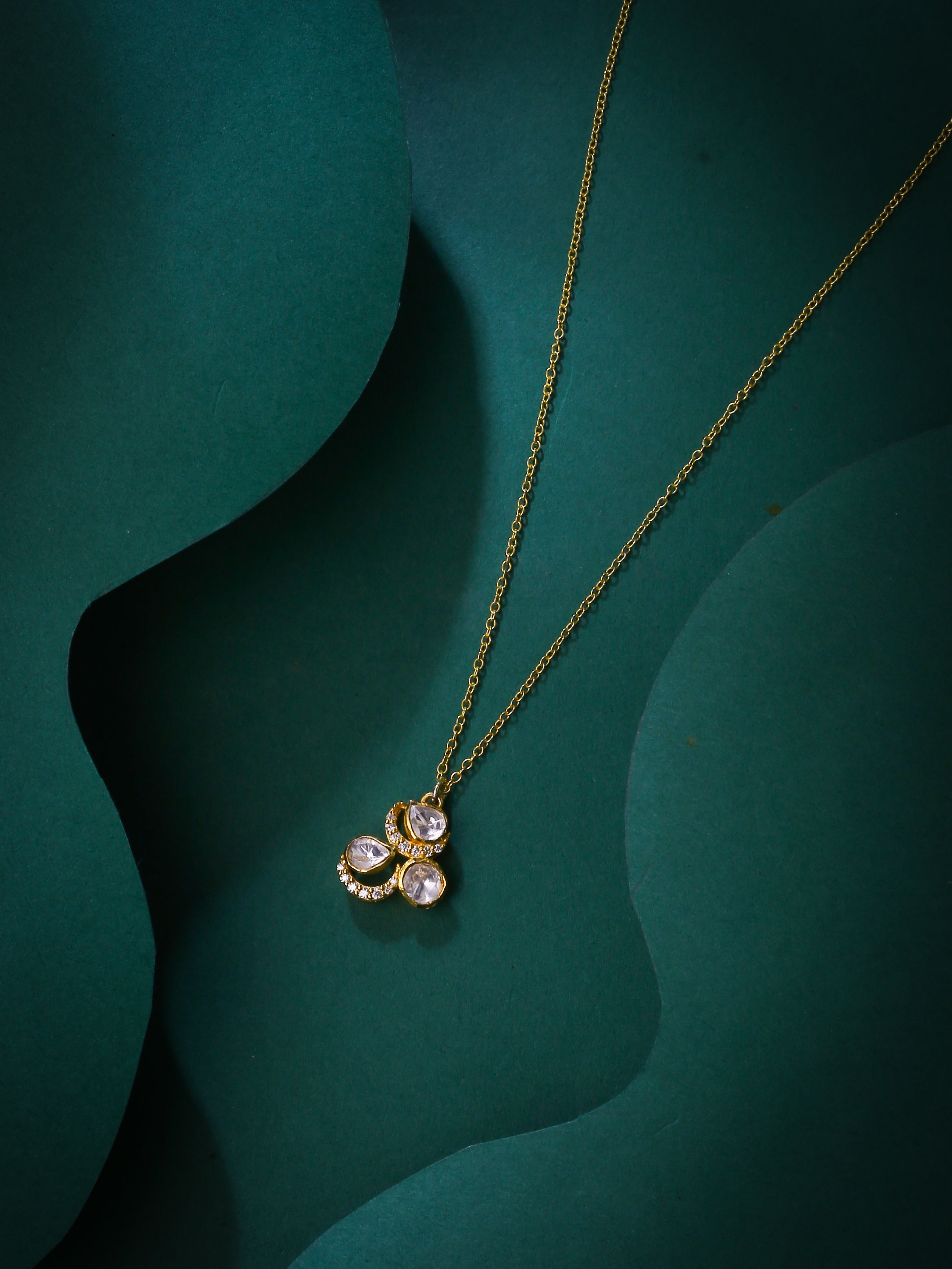 Elegant Mughal-Inspired Crystal & Pearl Necklace - Kicky & Perky