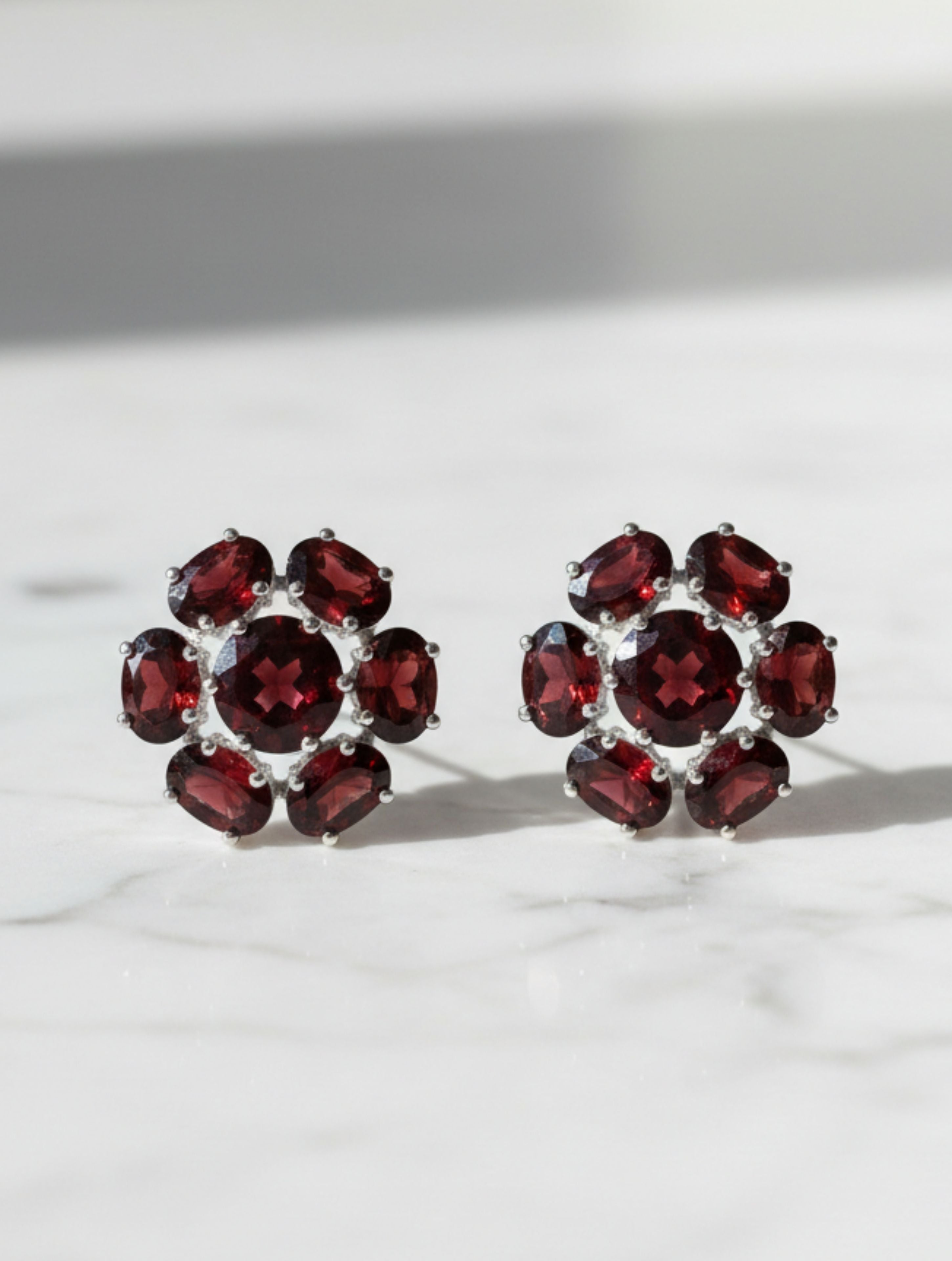 Rhodium Oval and Round garnet Pietra Studs 925 Sterling Silver Earrings For Women